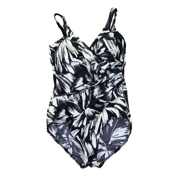 𝅺MIRACLESUIT one pc swimsuit - Picture 1 of 14